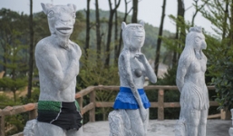 Cận cảnh dàn tượng 12 con giáp khỏa thân gây tranh cãi ở Đồ Sơn