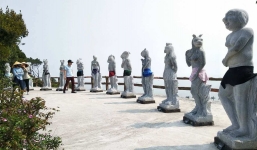 Loạt tượng 12 con giáp ở Đồ Sơn sẽ “đóng” khố và cấm trẻ em dưới 18 tuổi?