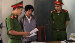 Tiết lộ hàng loạt bê bối của hiệu trưởng nhận 300 triệu đồng chạy việc