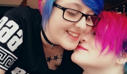 Có tới hơn 400 nhân cách thay phiên nhau xuất hiện, cặp đôi chật vật để sống một cách bình thường