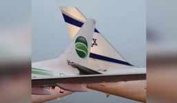 Video: Sau va chạm mạnh, hai máy bay chở khách 'khóa đuôi' nhau trên đường băng