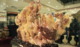 Tác phẩm 'Sơn thủy hữu tình' bằng ngọc cẩm thạch nguyên khối cực hiếm