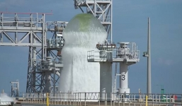 Choáng ngợp cảnh động cơ tên lửa phun 1,7 triệu lít nước lên cao 30m