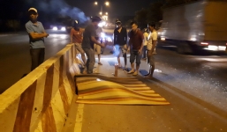 Phát hiện thi thể nam thanh niên có vết cắt lớn ở cổ nằm trên đường