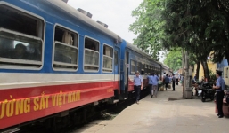 Hài hước chuyện tiêu chuẩn lái tàu: Nam khám sinh dục, nữ 'vòng 1' trên 75 cm?