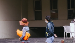 'Người nhện' leo chung cư Carina chùi rửa bức tường ám khói đen kịt sau vụ cháy khiến 13 người chết