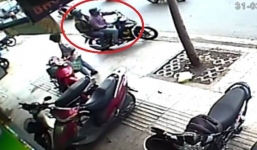 Camera nhận diện 2 đối tượng mang vật giống súng cướp ngân hàng 