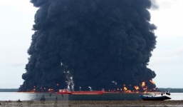 Indonesia: Cháy tàu chở hàng, 4 người thiệt mạng và mất tích