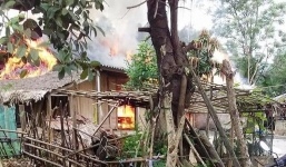 Nghe tin nhà cha mẹ cháy, con gái chạy về thì gặp nạn