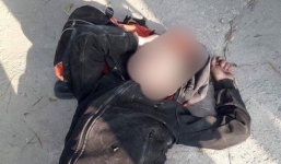 Nam thanh niên nằm bất tỉnh trên đường với lá thư nhắn nhủ: 'Con bất hiếu vì không thể phụng dưỡng mẹ tuổi già sức yếu'