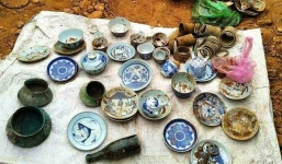 Đào móng nhà phát hiện mộ cổ có nhiều đồ quý hiếm tại Quảng Nam