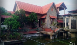 Cô gái khoe ảnh ngôi nhà lớn do bố một mình xây nên gây xôn xao mạng xã hội