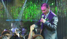 Huyền thoại màn ảnh, đại ca của Châu Tinh Trì về già đi hát quán bar kiếm tiền chữa bệnh