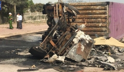 Xe đầu kéo bốc cháy dữ dội, 2 người kẹt trong cabin tử vong