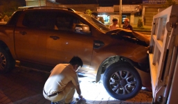 Cảnh sát giao thông đang làm nhiệm vụ bị ô tô bán tải tông 