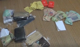 Công an phục kích, bắt quả tang cán bộ ngành thuế và ngân hàng đánh bạc