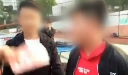 Clip: Nữ sinh gây phẫn nộ vì dùng xấp tiền tát bạn nam