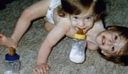 Cặp song sinh liền thân được bác sĩ cho rằng sẽ chết ngay sau khi ra đời, 27 năm sau cả hai vẫn sổng khỏe mạnh, hạnh phúc