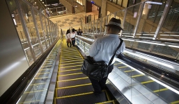 Vì sao người Nhật chỉ đứng một bên khi đi thang cuốn: Câu trả lời thực sự khiến bạn thêm yêu mến đất nước này