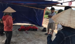 Ra khu mộ gia đình bất ngờ phát hiện bị đơn vị thi công đào chuyển đi nơi khác