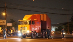 Người phụ nữ nhặt ve chai bị xe container cán nát đôi chân