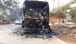 Xe khách giường nằm chở 38 người bị lửa thiêu rụi