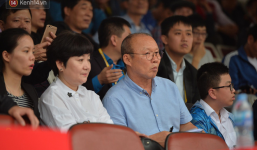 Sau lời cảnh báo “chạy show”, thầy Park trực tiếp soi giò Quang Hải