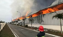 Cháy lớn ở Móng Cái: Vì sao phải điều xe PCCC Trung Quốc sang hỗ trợ?