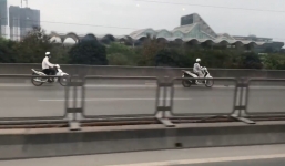 Cảnh sát truy tìm bốn xe máy nối đuôi nhau phóng ngược chiều trên đường vành đai 3