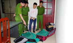 Bắt quả tang hai vợ chồng vận chuyển thuê 130kg rắn hổ mang chúa quý hiếm