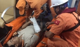 Hai tàu cá Nghệ An bị tàu không rõ quốc tịch đâm chìm, 19 ngư dân bị văng xuống biển