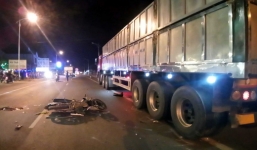 TNGT nghiêm trọng: Tông vào xe đầu kéo đậu ven đường, một người tử vong 