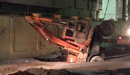 Vụ hố tử thuần nuốt chửng người lẫn xe máy, máy xúc trong đêm: Tiếp tục có dấu hiệu mở rộng