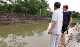 Đau đớn phát hiện hai bé gái tử vong thương tâm dưới hố nước sâu đào trái phép