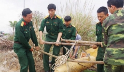 Hoảng hồn phát hiện quả bom 250kg trong bãi lau sậy khi đi tập thể dục