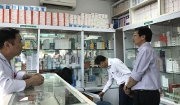 Phát hiện nhiều loại thuốc hết hạn được bảo quản cùng sữa chua, bày bán công khai ở bệnh viện