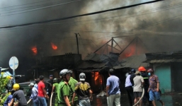 Cháy kinh hoàng thiêu rụi 7 căn nhà ở TP. Mỹ Tho