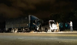 Xe 7 chỗ đối đầu xe tải, trung tá công an tử vong tại chỗ