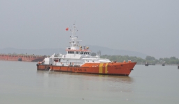 Chìm tàu cá, 8 ngư dân rơi xuống biển