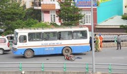 Đà Nẵng: Xe khách va chạm với xe máy, người đàn ông chết thảm trên cầu vuợt 3 tầng