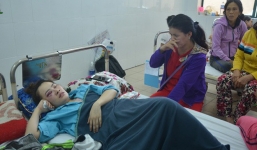 Cháu đánh phụ nữ nhập viện bị tạm giữ, trưởng công an phường dùng xe công vụ đến xem