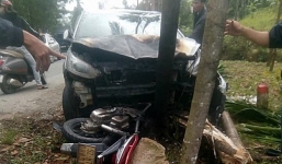 Tông trực diện, ô tô và xe máy bốc cháy ngùn ngụt