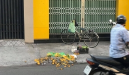 Phó giám đốc bệnh viện lên tiếng khi bị tố lái ôtô cán trái cây của bà bán hàng