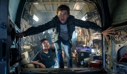 Thanh niên Việt đi dép lào xuất hiện trong phim bom tấn Hollywood