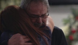 Đến điểm hẹn với bạn bè, cô gái không ngờ đang đến dự chính tang lễ của mình và lý do sau đó khiến cô khóc nức nở