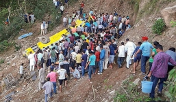 Tai nạn thảm khốc: Xe buýt lao xuống vực, ít nhất 27 học sinh cấp 1 thiệt mạng