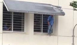 Nghẹt thở giải cứu nam sinh nhảy lầu ở trường cao đẳng