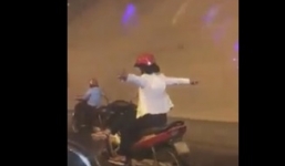 Clip nữ quái xế buông cả 2 tay, vắt chân đổ dốc các hầm ở Hà Nội