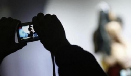 Thanh niên 18 tuổi dùng clip nóng tống tiền bạn tình đồng tính 56 tuổi