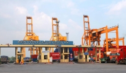 Công nhân cảng tử vong vì bị cần trục chèn